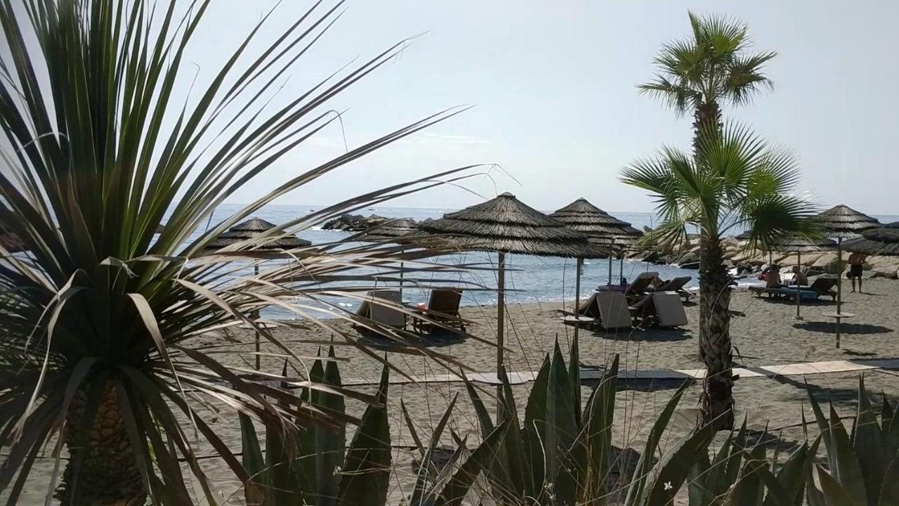 Fantastic 1 Bed Apartment By The Sea Opposite 4 Seasons Limassol Bagian luar foto