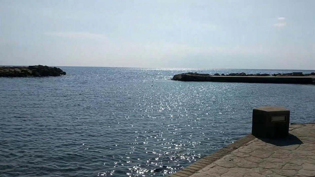 Fantastic 1 Bed Apartment By The Sea Opposite 4 Seasons Limassol Bagian luar foto